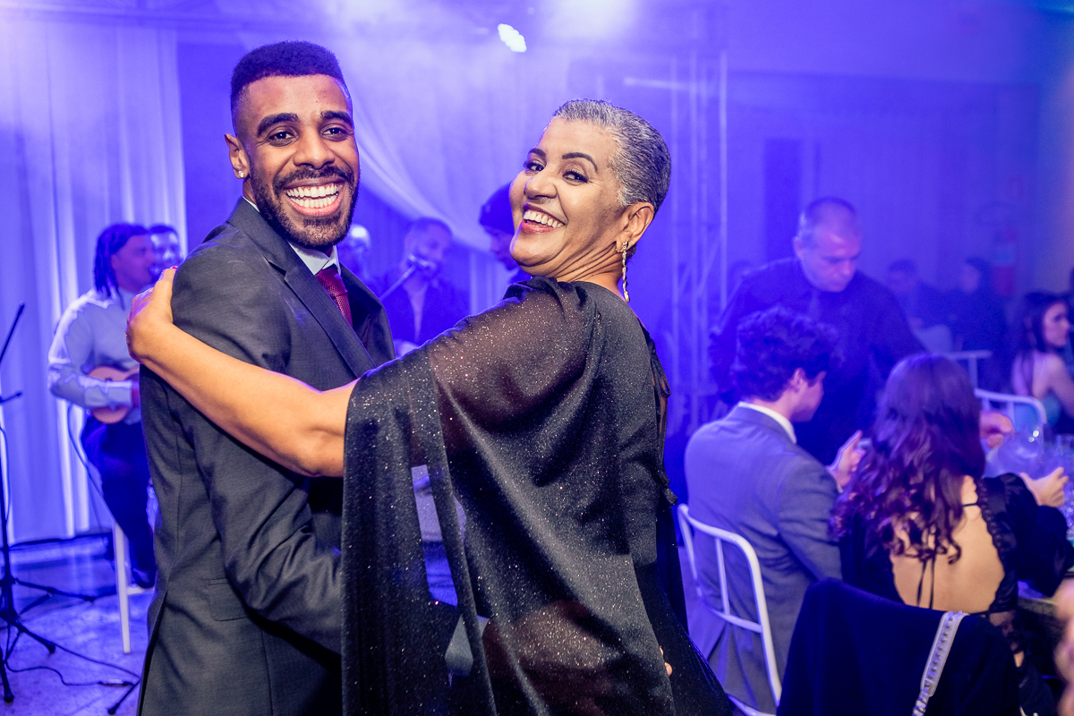 Bailando com minha mãe na formatura