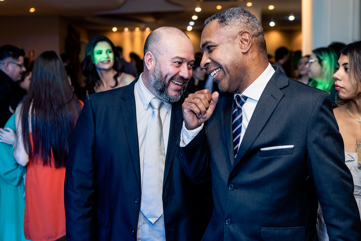 O diploma é uma prova do nosso esforço, mas o verdadeiro valor está em cada vida que tocamos e ajudamos ao longo de nossa jornada como médicos