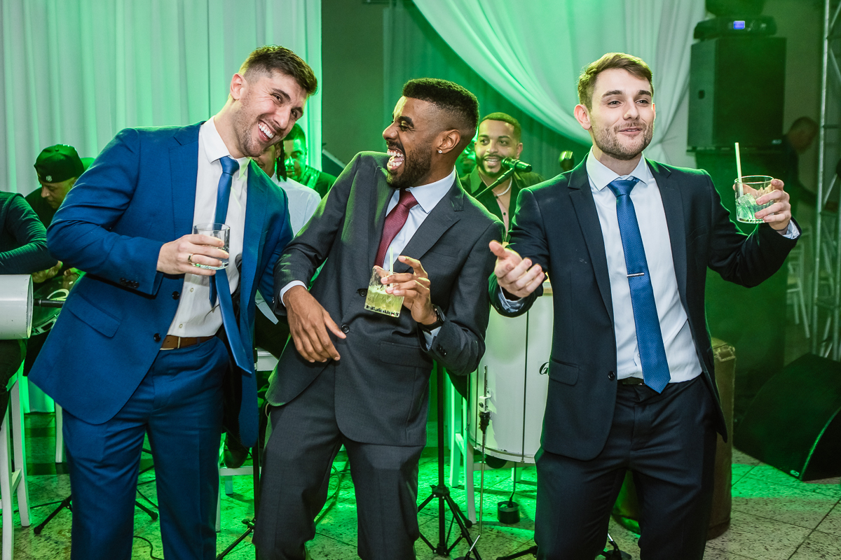 Somos tres amigos que formamos juntos em medicina