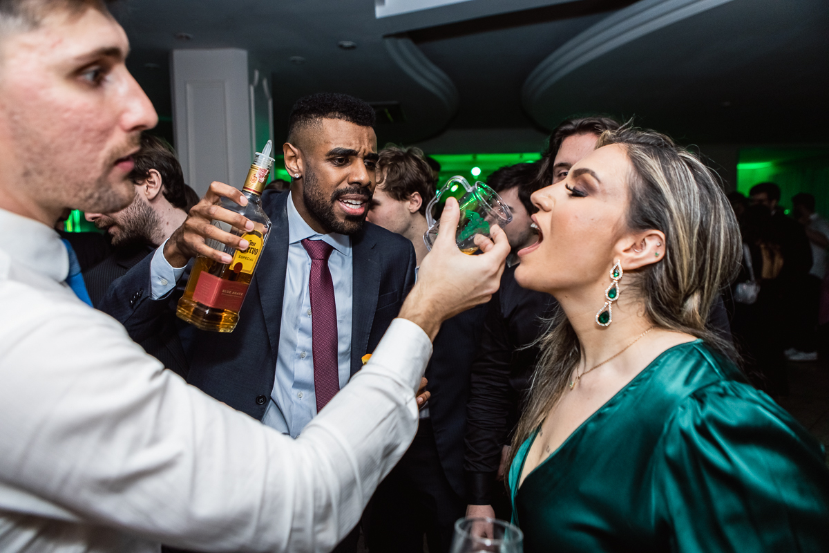 Gratidão aos professores, colegas e familiares que nos apoiaram nessa jornada de aprendizado e superação na UFRGS.
