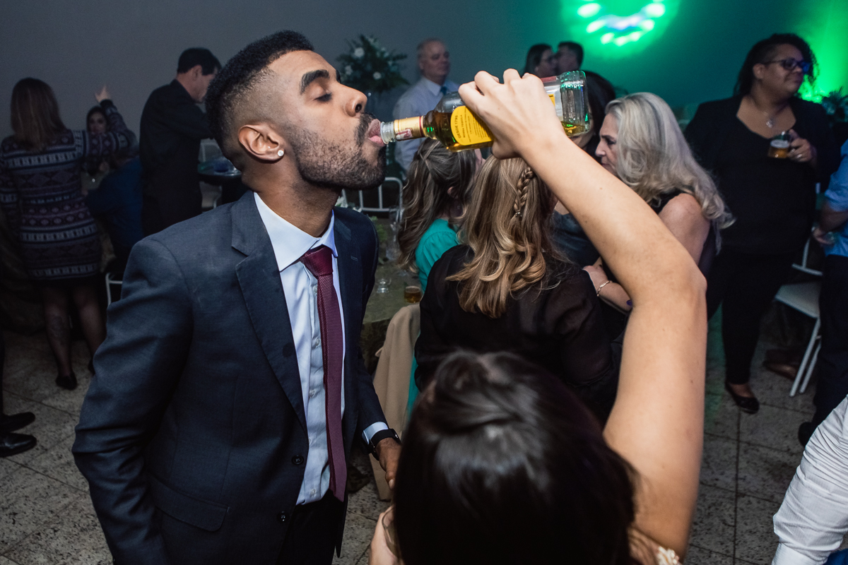 Que a formatura seja uma noite repleta de felicidade, risos e tequila! Aproveitemos cada momento desse marco em nossas vidas