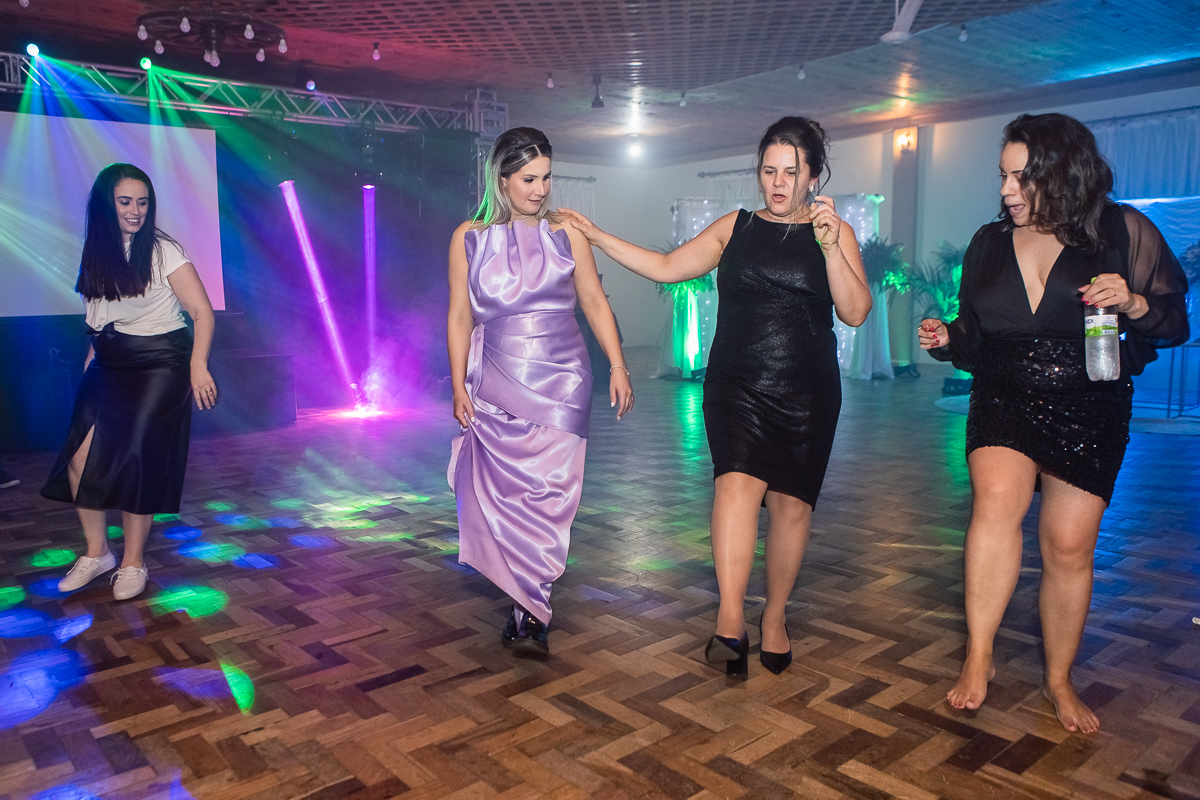 bailar e bailar que a festa continua