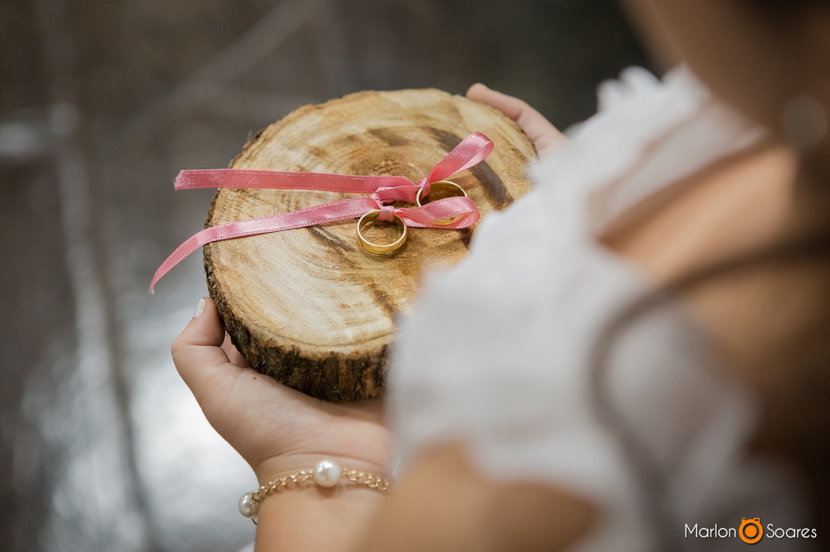 alianças dos noivos