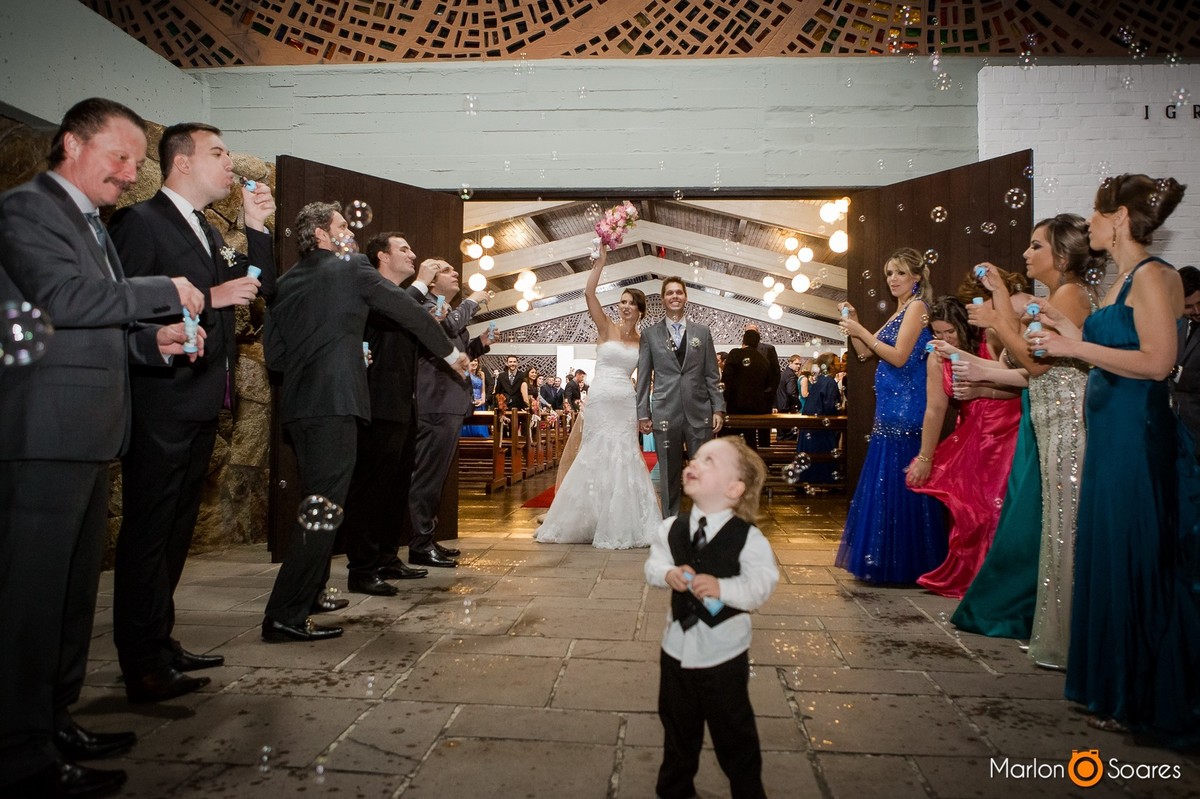 noivos e seus padrinhos