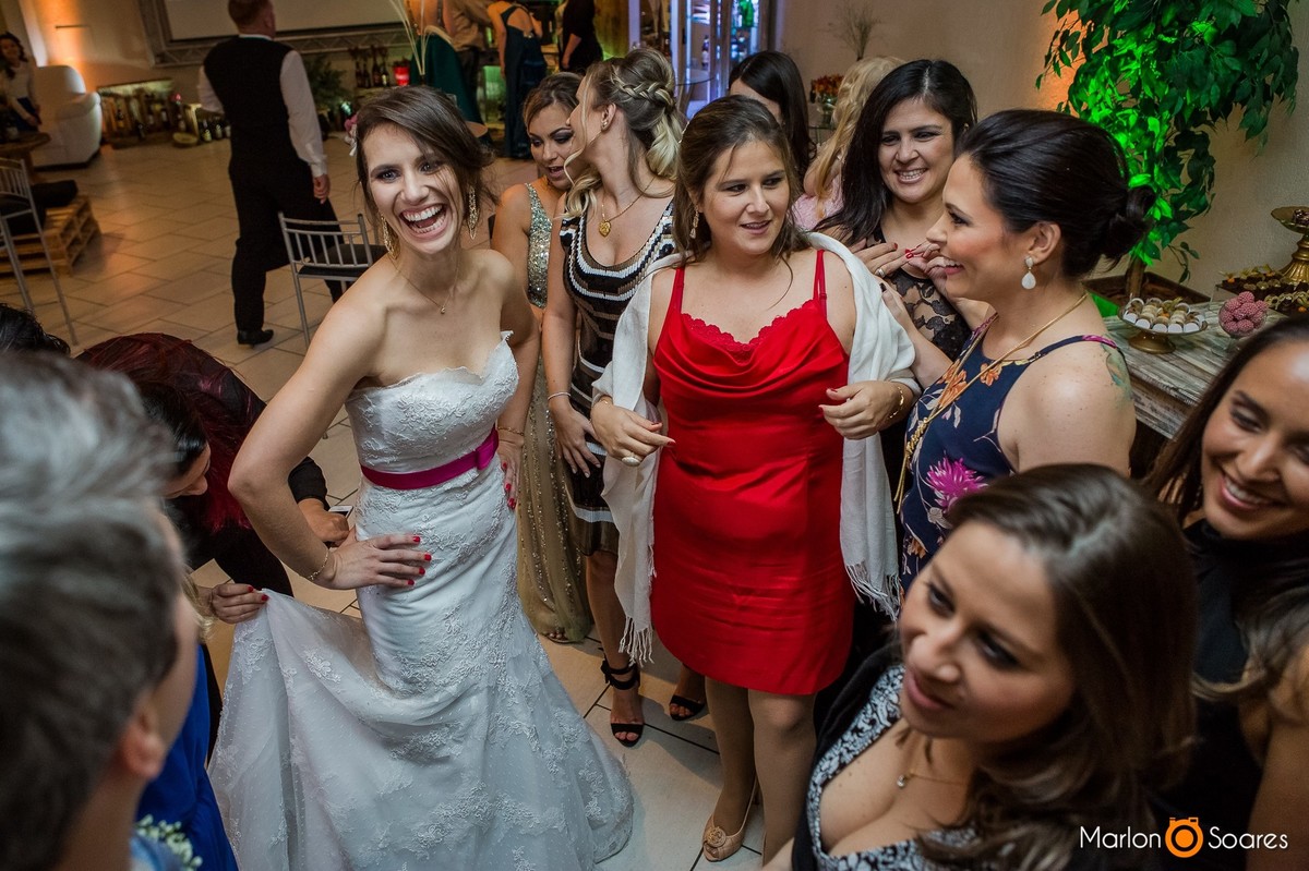 Noiva e seus convidados