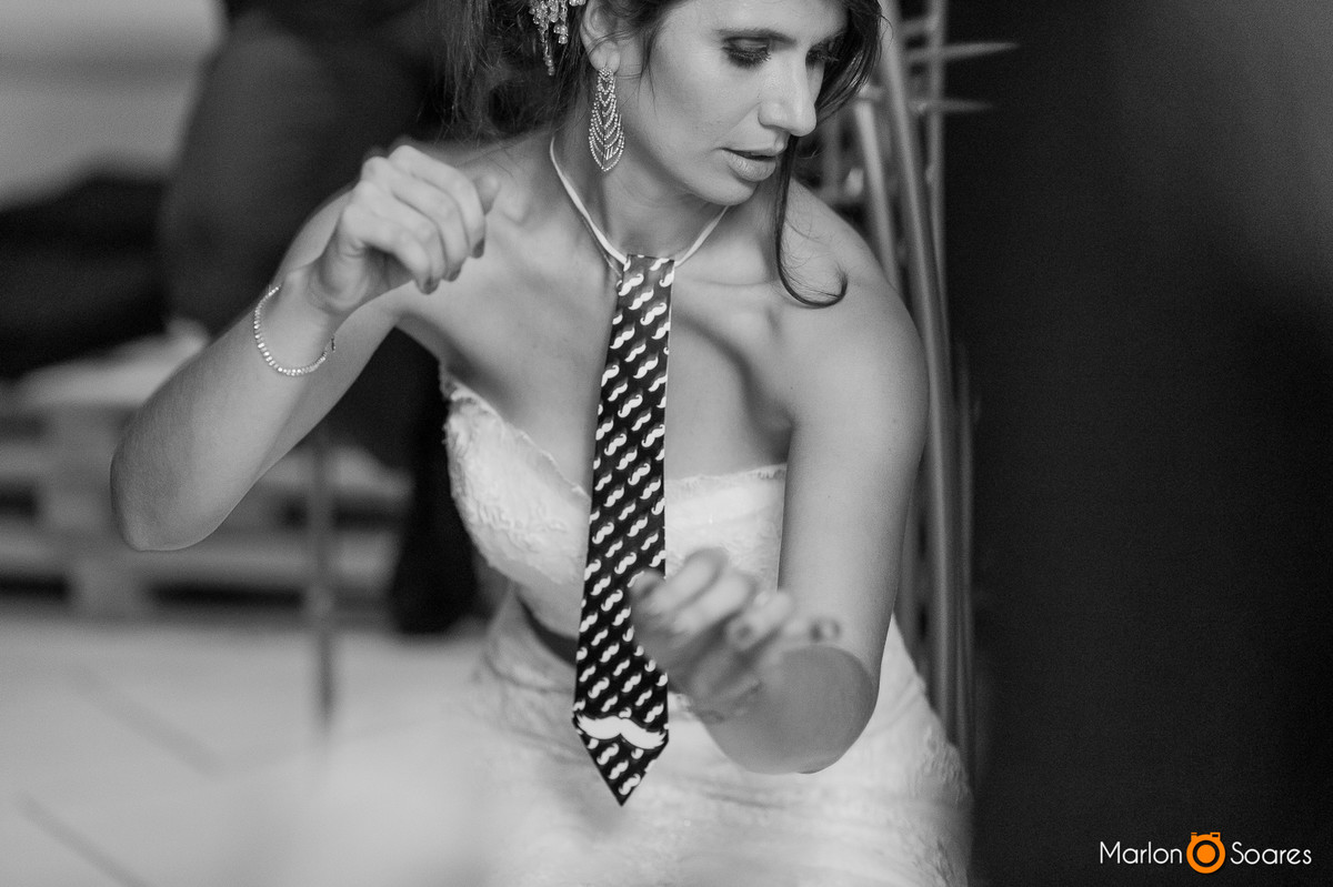 noiva dançando na festa