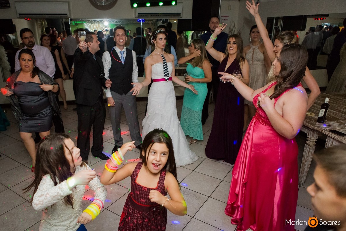 noiva na pista de dança