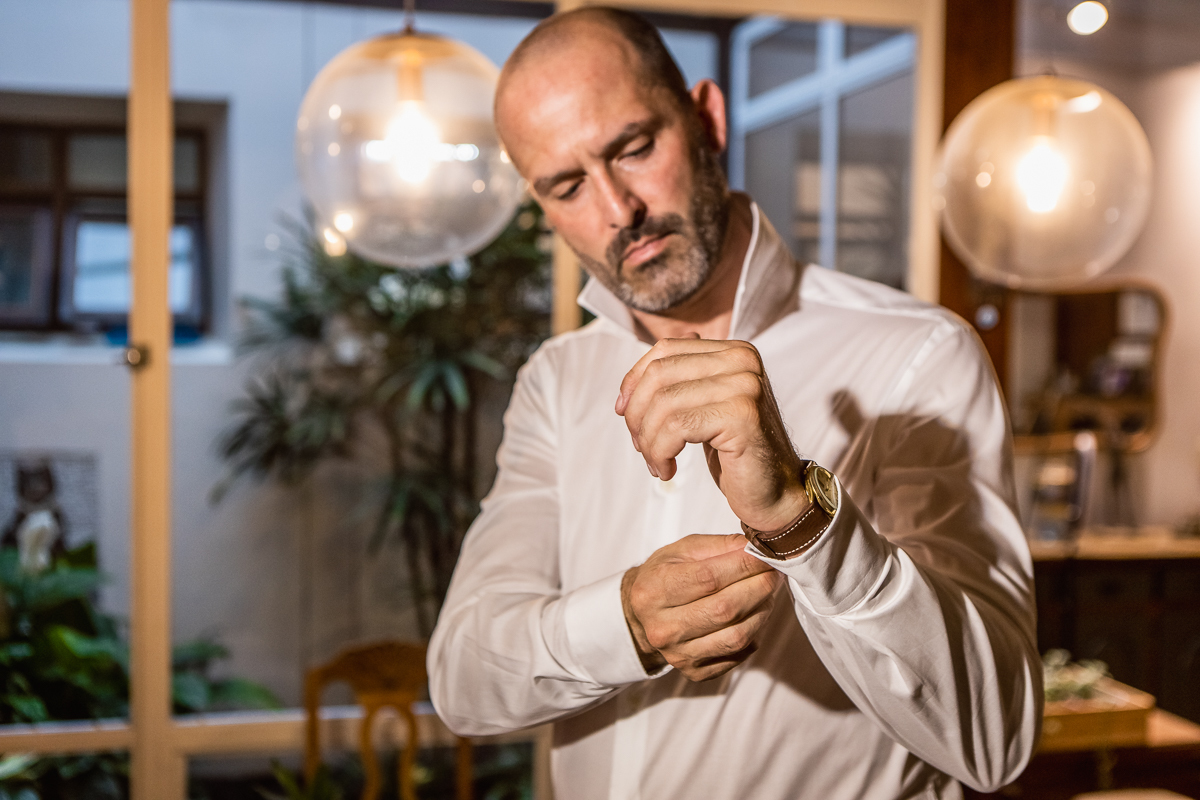  dia do noivo e de seus padrinhos é uma parte especial do casamento, onde a camaradagem e a antecipação criam uma atmosfera única.