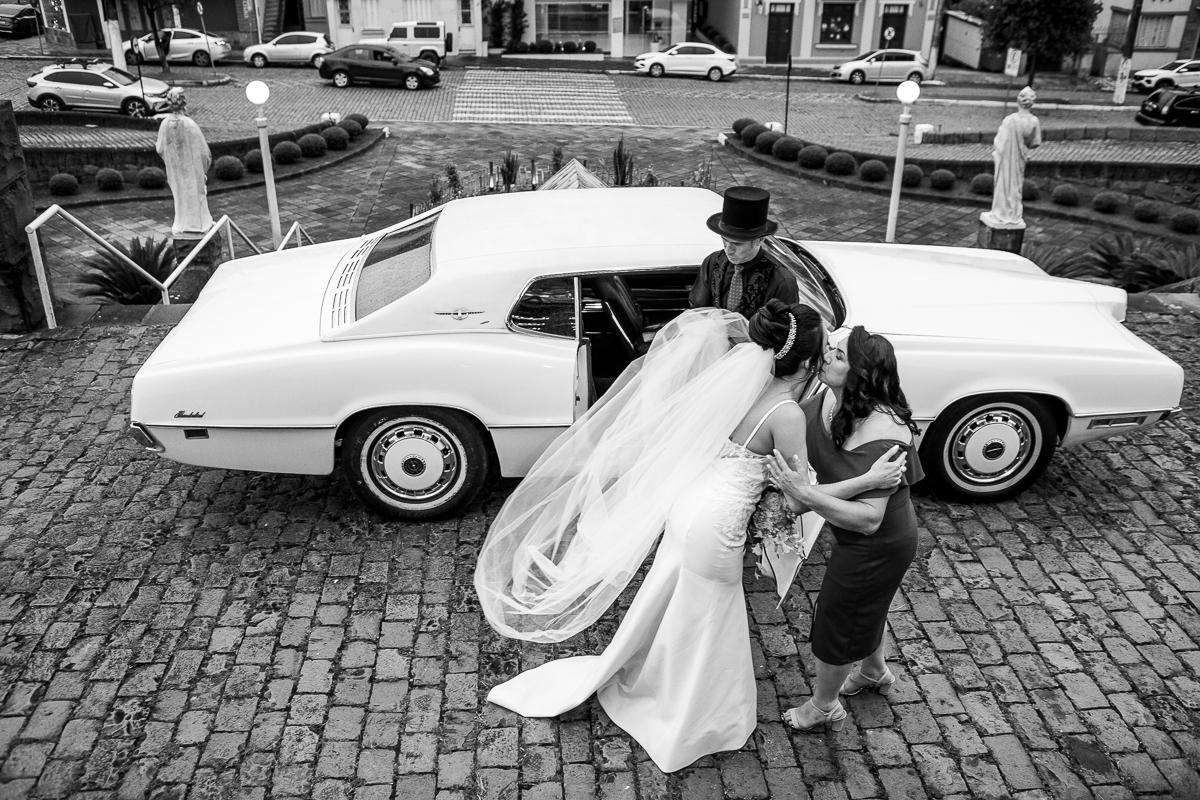 Aquele beijo na mãe e o nervosismo se aflora.