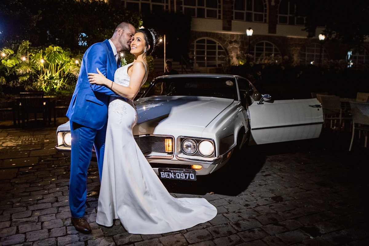 O ensaio fotográfico pós-casamento é uma oportunidade para os casais reviverem a magia do casamento de uma forma única e personalizada. 