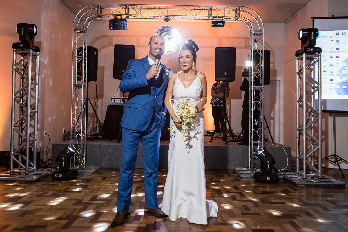 Bora discrusar para meus convidados,amigos e pais na festa de casamento.