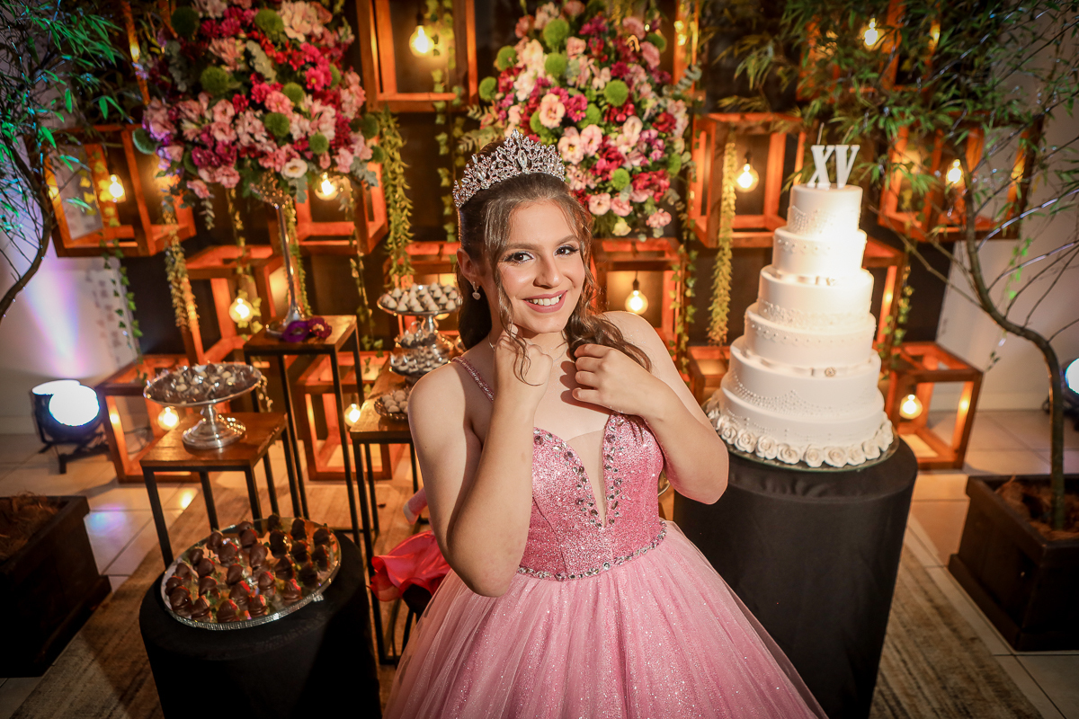 
Ela é feita de sonhos e coragem. 