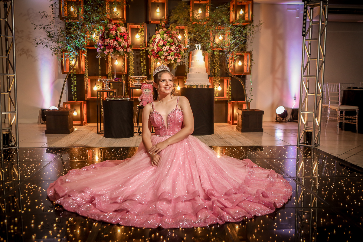 Flores, luzes e emoções por todo o salão,
foi uma noite que ficará guardada na memória.