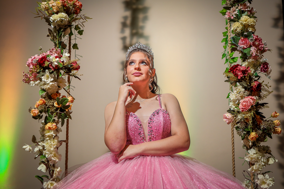 A aniversariante era pura luz, pura alegria,
irradiando felicidade por onde passava.