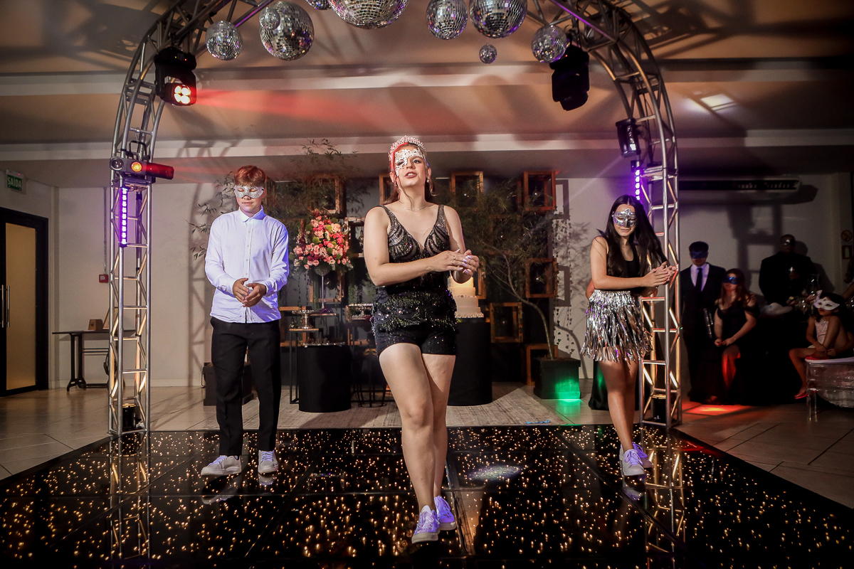 Ela chegou como princesa, firme e segura,
pronta pra viver seus sonhos mais lindos.