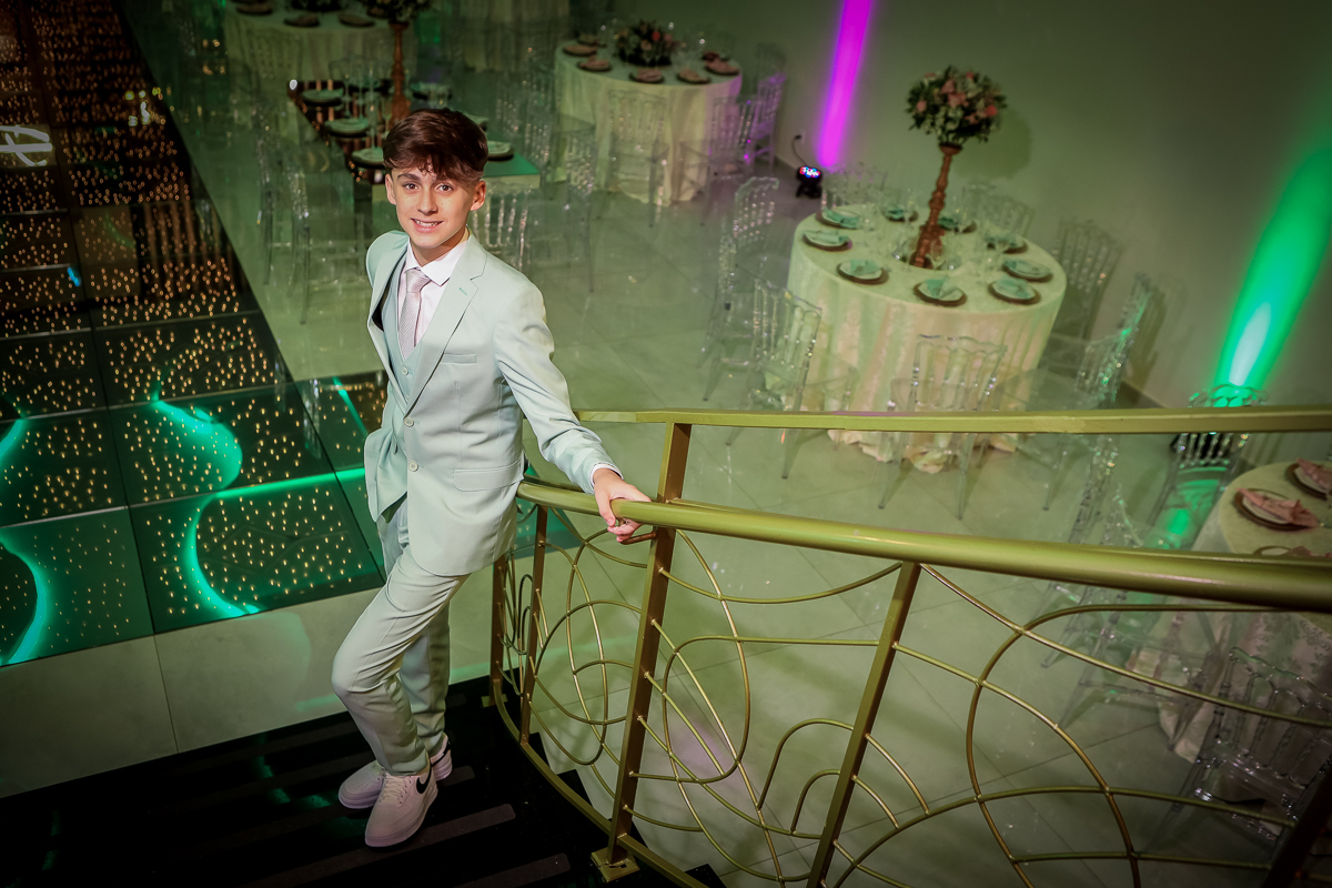 15 anos de sonhos, alegrias e muitas histórias para contar. Hoje celebramos a beleza de crescer e a alegria de viver intensamente!