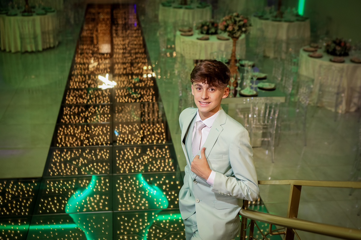 A festa de 15 anos é mais do que um evento. É a celebração da juventude, da amizade e de todos os momentos incríveis que nos tornam quem somos.