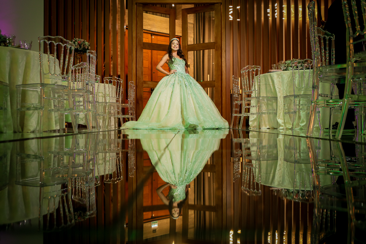 Uma noite mágica, onde cada sorriso e cada dança ficaram gravados no coração de todos. 15 anos bem vividos, e o melhor ainda está por vir!