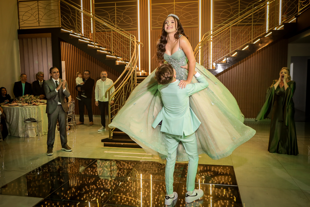 Hoje, celebramos não só uma data, mas toda a beleza de se tornar quem você é, e tudo o que você ainda vai conquistar