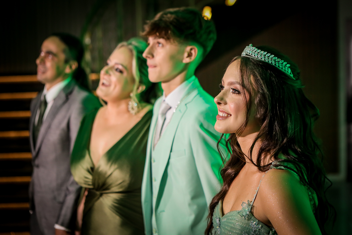 Hoje comemoramos não só o tempo que passou, mas a pessoa incrível que você está se tornando. Feliz 15 anos