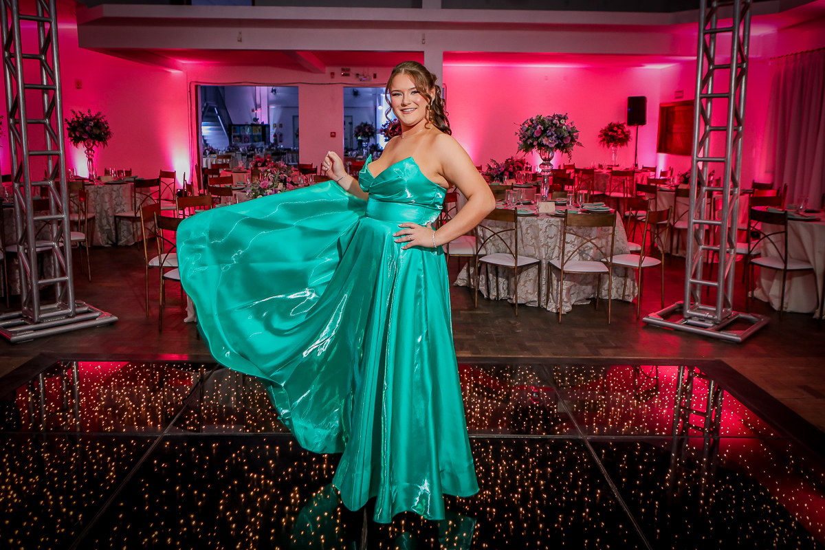 Meu conto de fadas tem 15 capítulos e começa agora. 