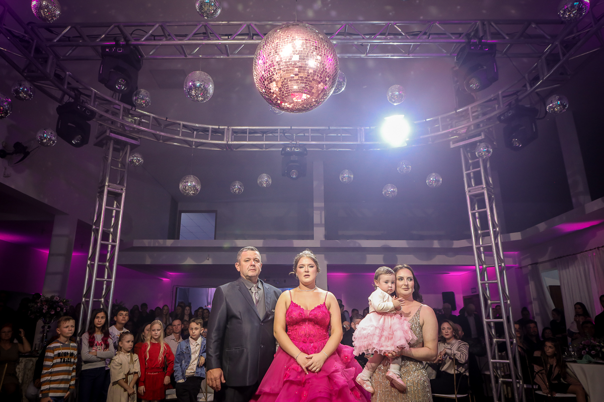 A menina vive, a mulher floresce.