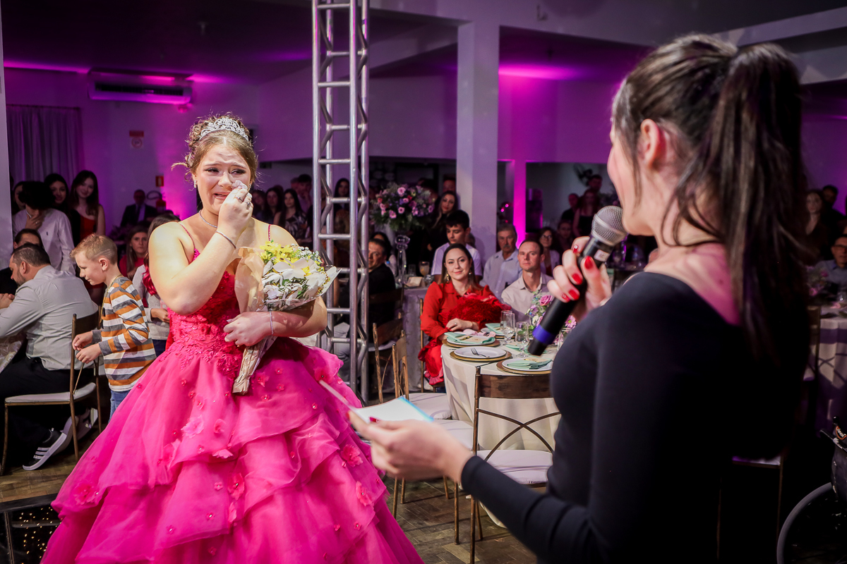 Entre flores, luzes e sorrisos… me redescubro em cada detalhe.