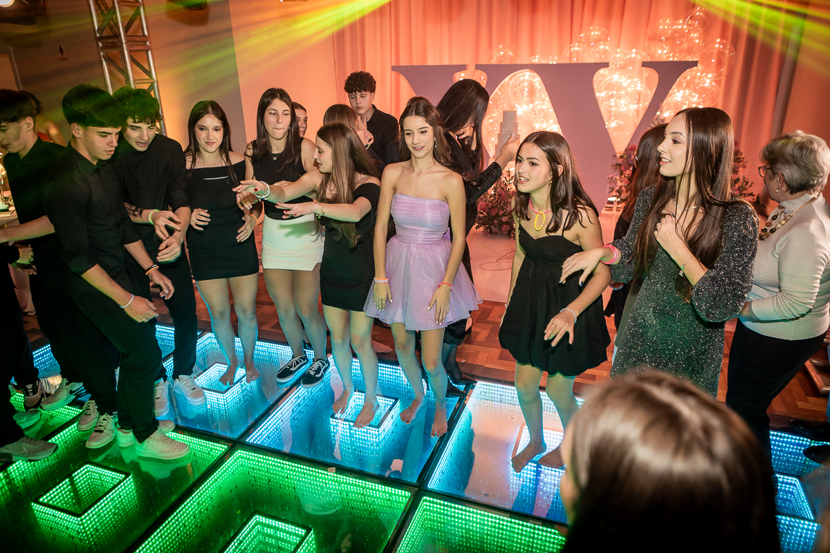 Danbçando na minha festa de debutante