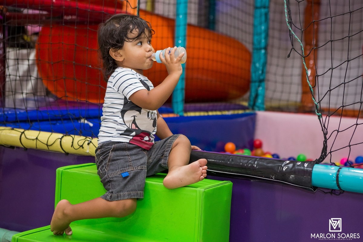 Mamando na mamadeira