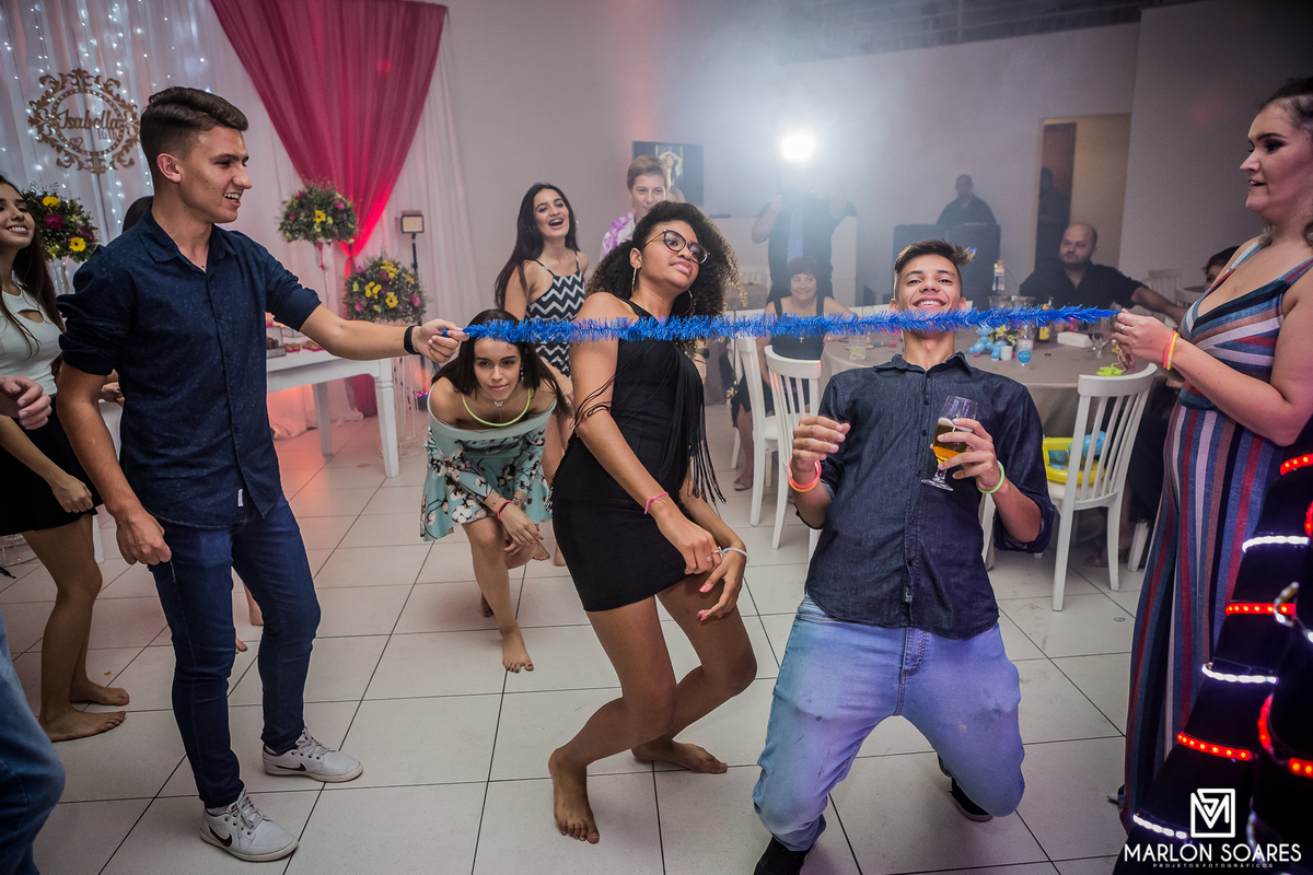 Passa cordinha na festa
