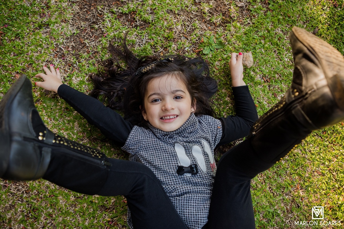 menina brincando