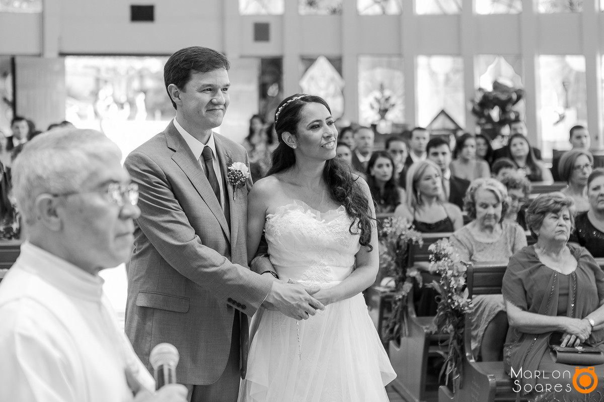 Noivos de maos dadas