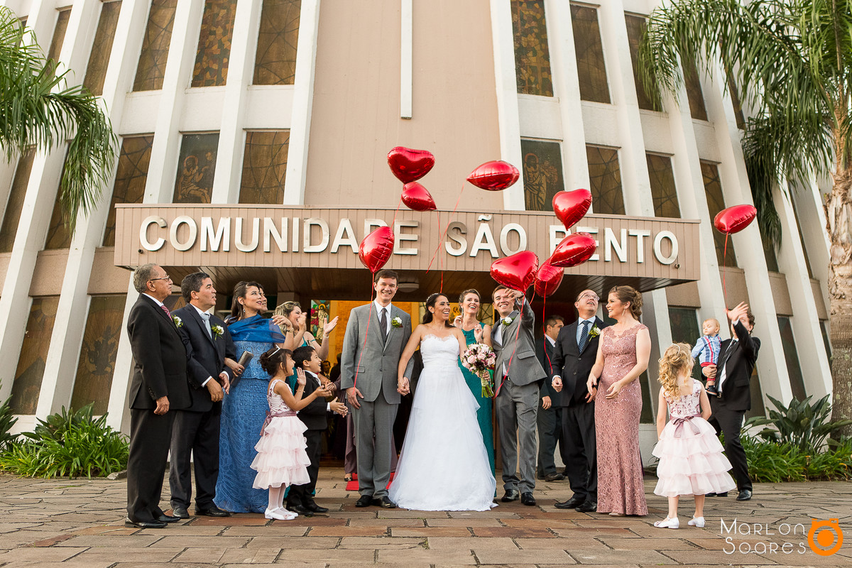 Saida dos noivos da igreja