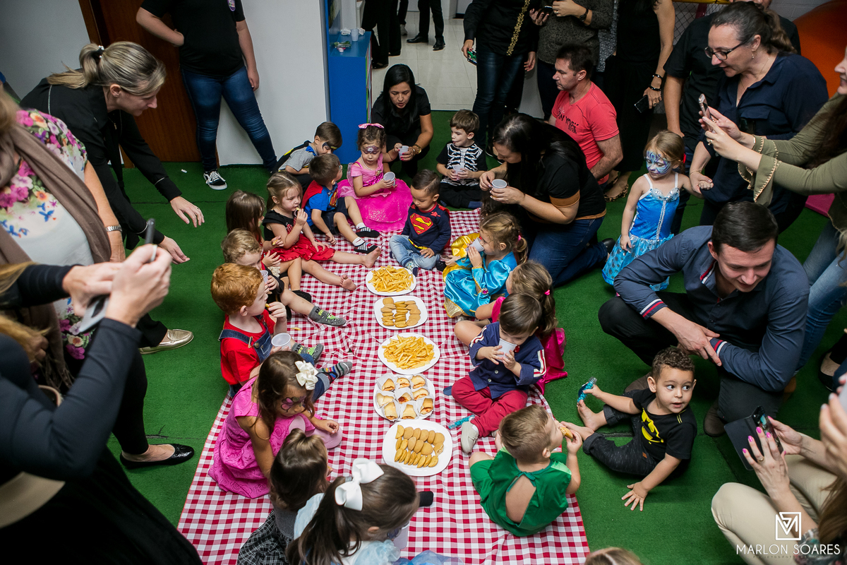 LANCHE COM OS AMIGUINHOS