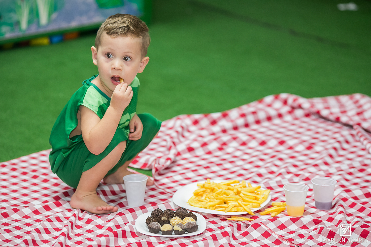 COMENDO TUDO NO ANIVERSÁRIO