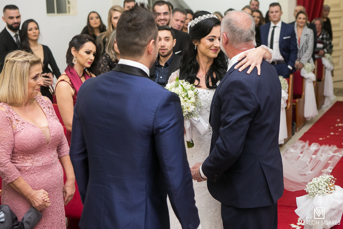 pai entregando sua filha ao noivo