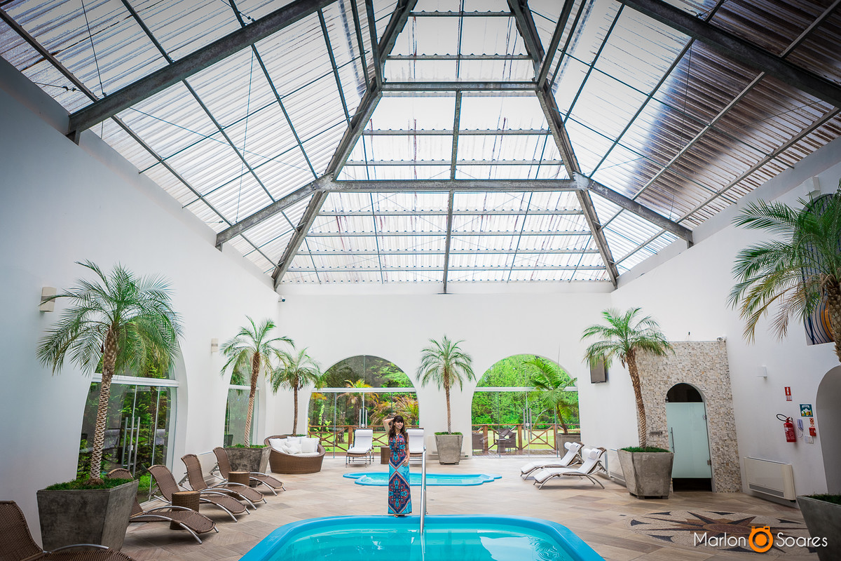 fotografando na piscina do hotel