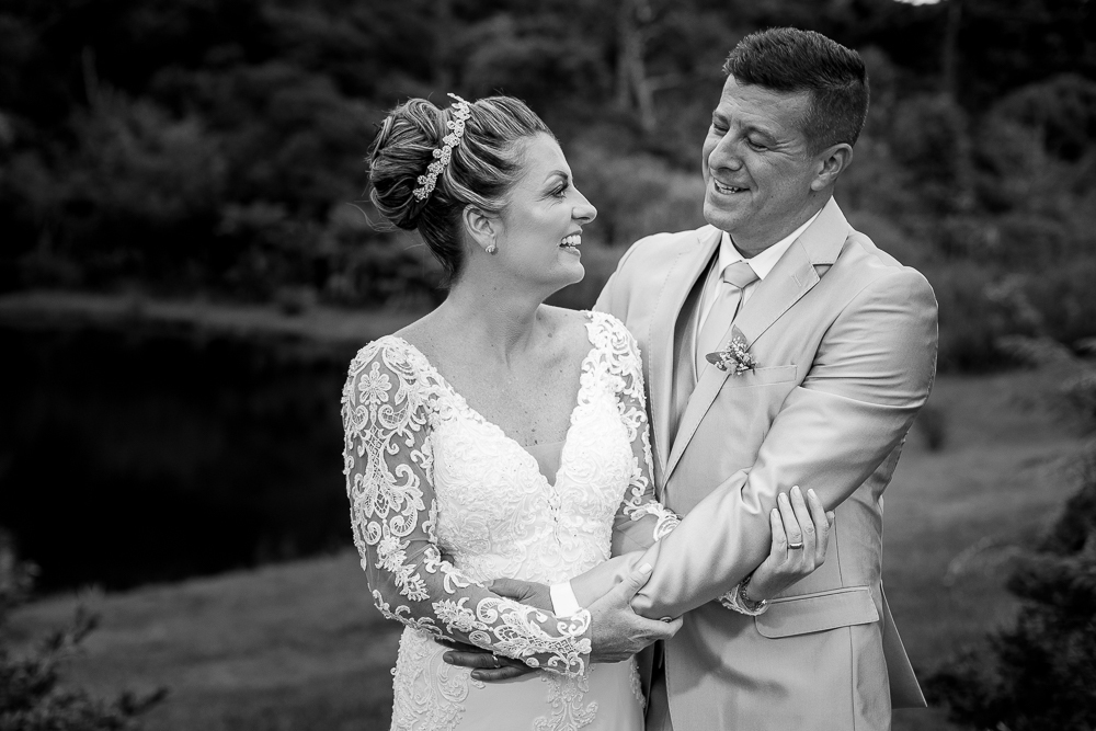 foto em preto e branco, algo indiscritível