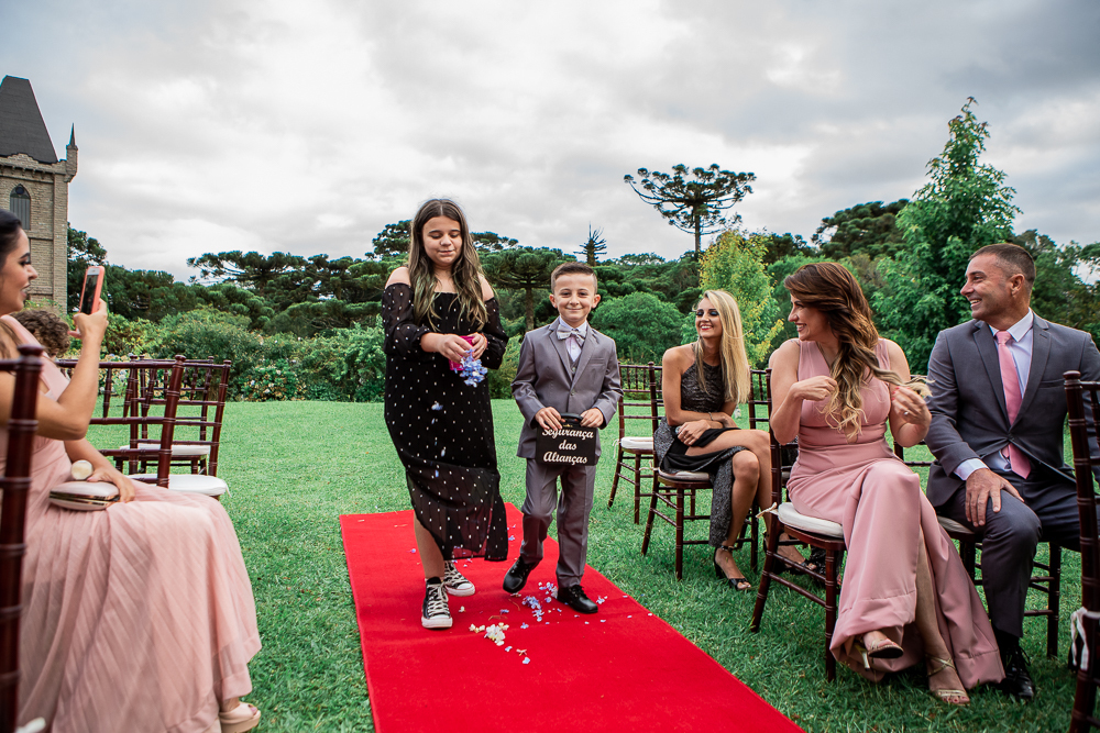 nosso filho quem levou as alianças 