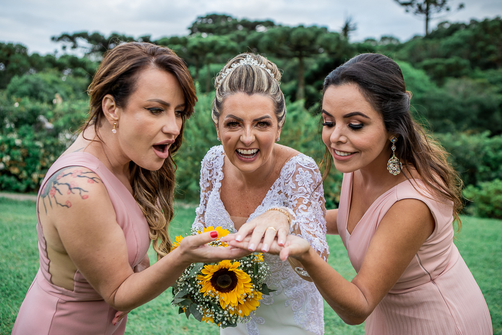 Olha minha aliança que linda