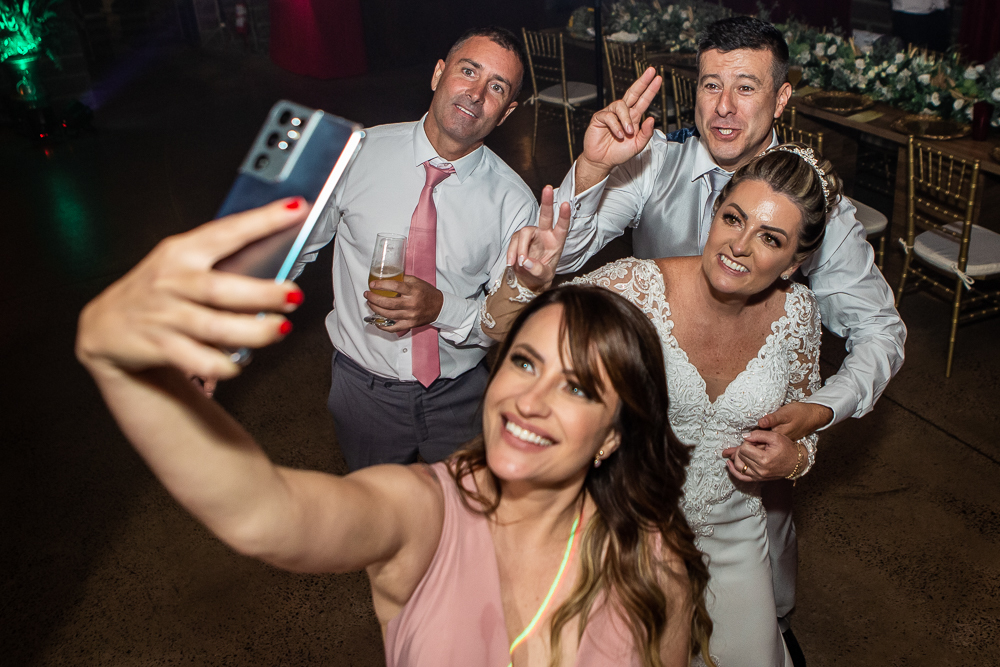 aquela self na festa de casamento