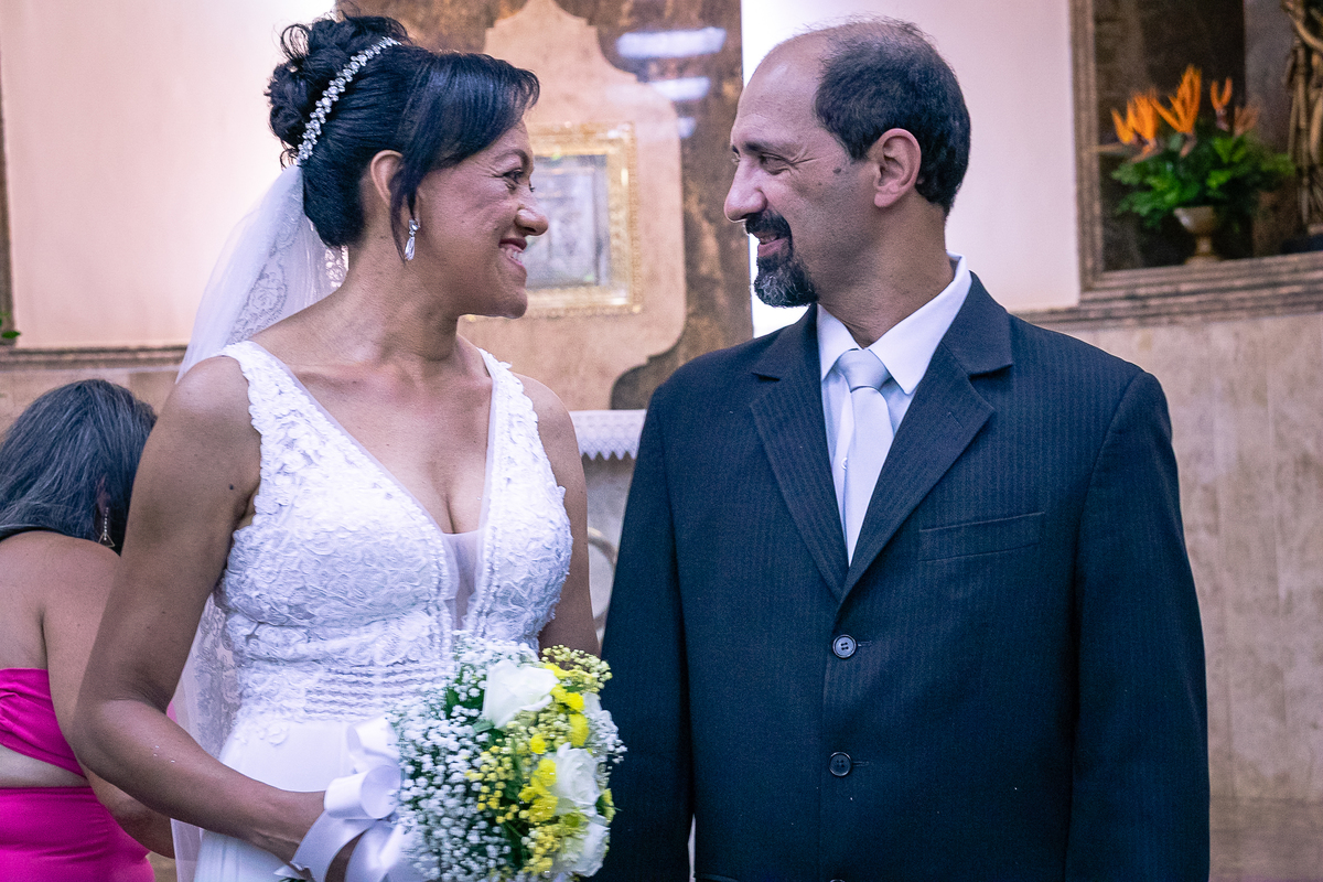 RETRATO DOS NOIVOS SE OLHANDO