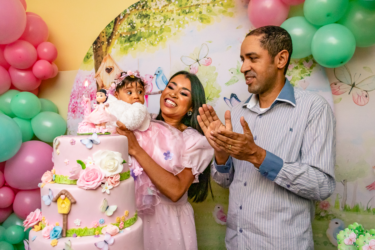 Pais cantando parabéns