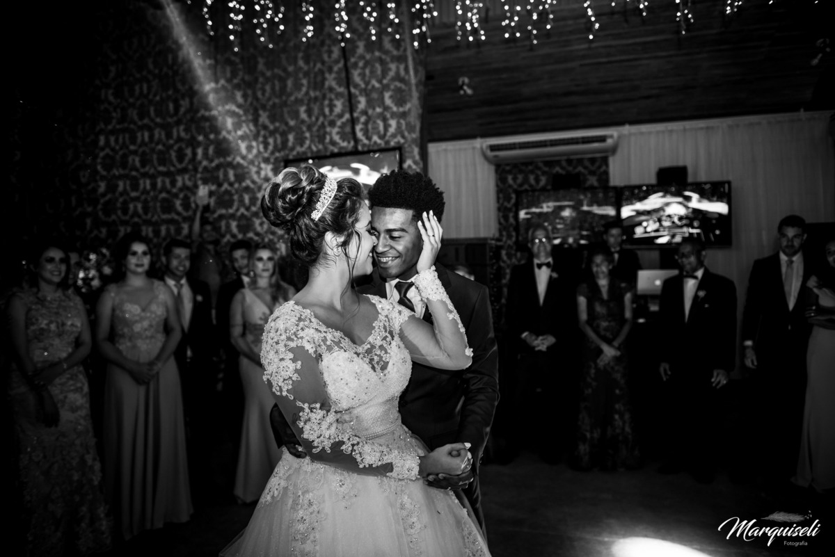 #londrina #londrinafotografo#fotografoemlondrina#fotografaemlondrina#fotografolondrina#casandoemlondrina#londrinacasamentos#eventoslondrina#noivalondrina#casamentosnacidadelondrina#presidenteprudente