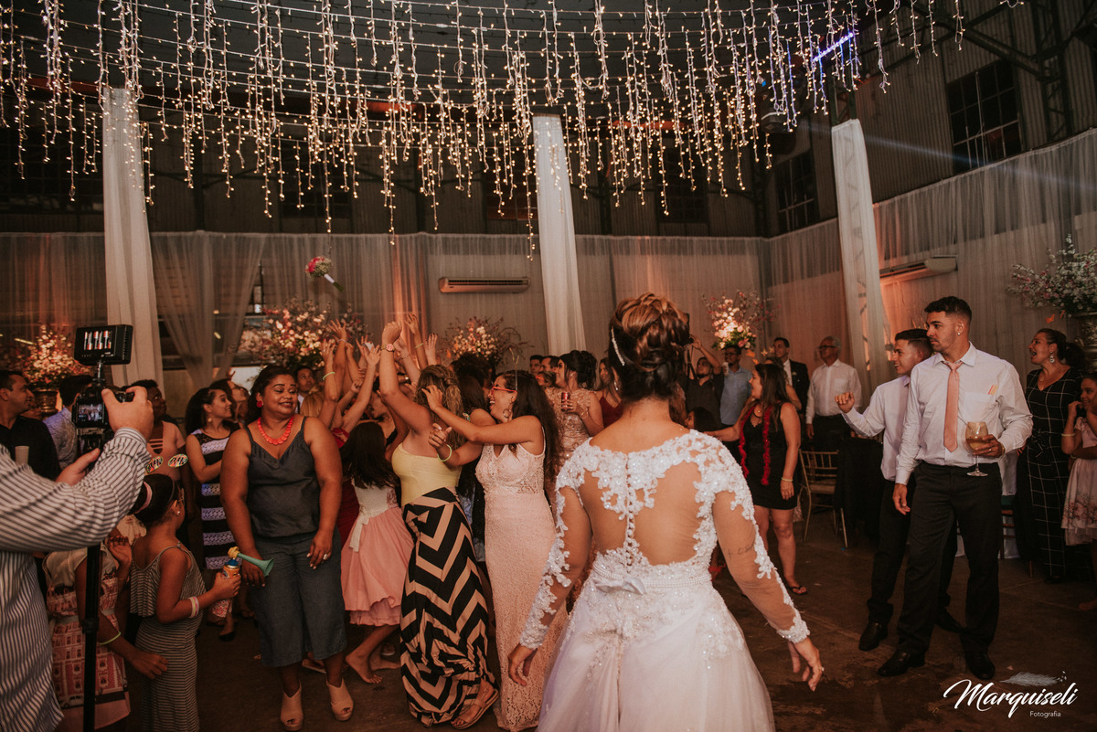 #londrina #londrinafotografo#fotografoemlondrina#fotografaemlondrina#fotografolondrina#casandoemlondrina#londrinacasamentos#eventoslondrina#noivalondrina#casamentosnacidadelondrina#presidenteprudente