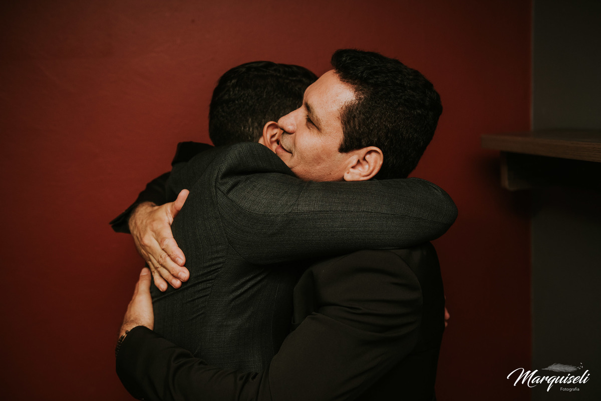 #londrina #londrinafotografo #fotografoemlondrina #fotografaemlondrina #fotografolondrina #casandoemlondrina #londrinacasamentos #eventoslondrina #noivalondrina #casamentosnacidadelondrina #presidenteprudente #casamentospresidenteprudente
#noivaspresident