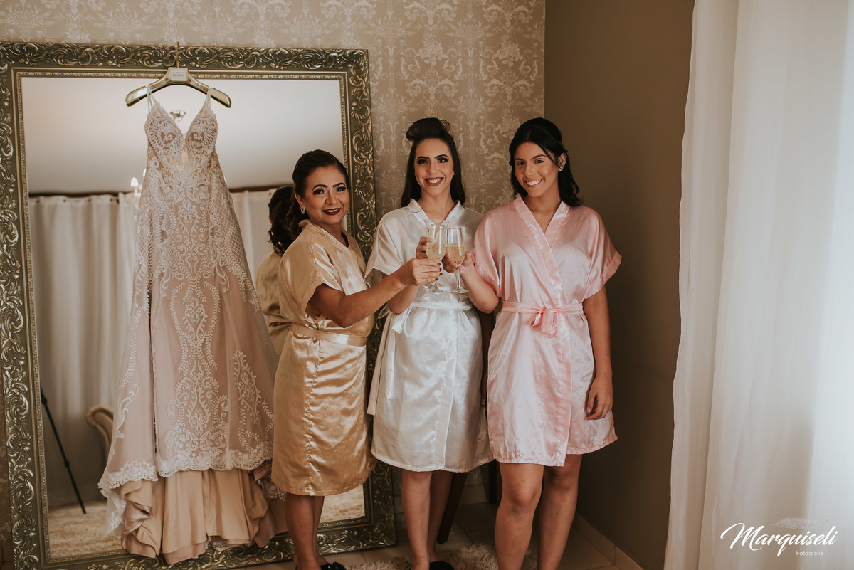 #londrina #londrinafotografo #fotografoemlondrina #fotografaemlondrina #fotografolondrina #casandoemlondrina #londrinacasamentos #eventoslondrina #noivalondrina #casamentosnacidadelondrina #presidenteprudente #casamentospresidenteprudente
#noivaspresident