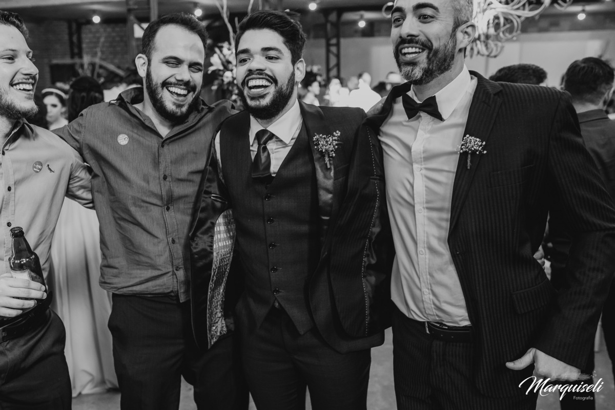 #londrina #londrinafotografo #fotografoemlondrina #fotografaemlondrina #fotografolondrina #casandoemlondrina #londrinacasamentos #eventoslondrina #noivalondrina #casamentosnacidadelondrina #presidenteprudente #casamentospresidenteprudente
#noivaspresident