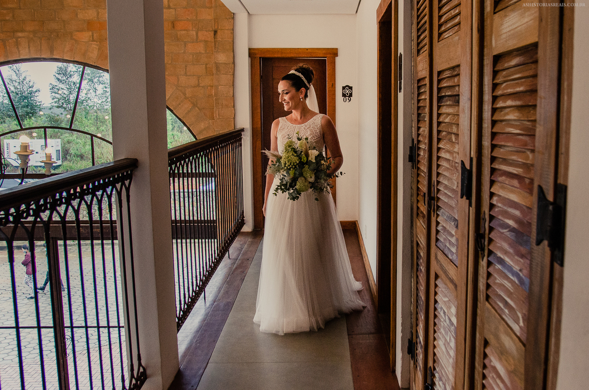 Noiva que se casou em Tiradentes na pousado Solar da Serra no Bichinho, Minas Gerais.