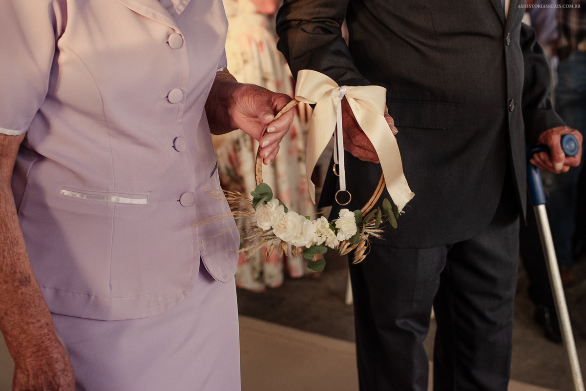 Entrada das alianças com os avós.